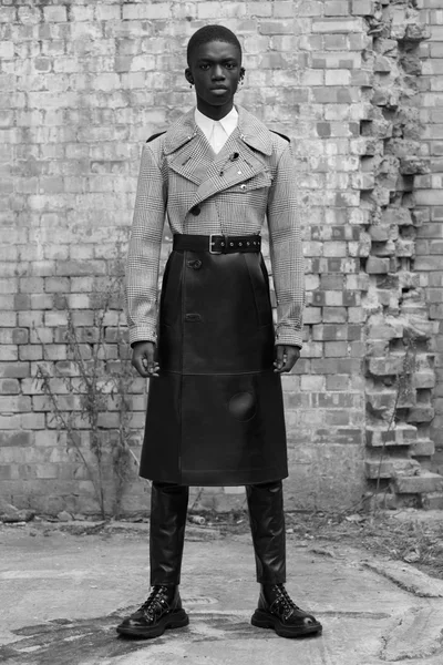 Look 10